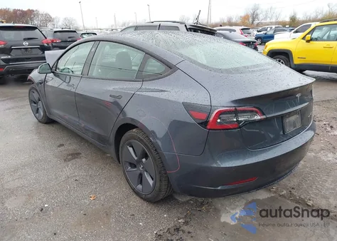2022 Tesla Model 3 Long Range Dual Motor All-Wheel Drive z USA, uszkodzony, nr VIN 5YJ3E1EB2NF241713